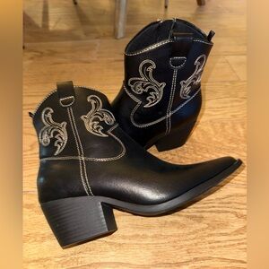 Cowboy 🤠 black ankle boots size 8 Brand new Old Navy